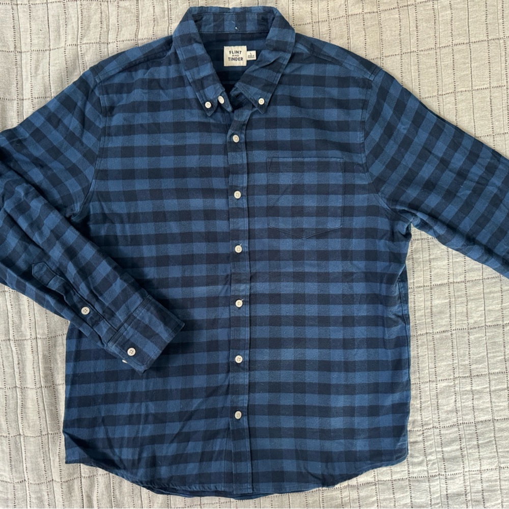 FLINT AND TINDER American Made Flannel in Navy Gingham